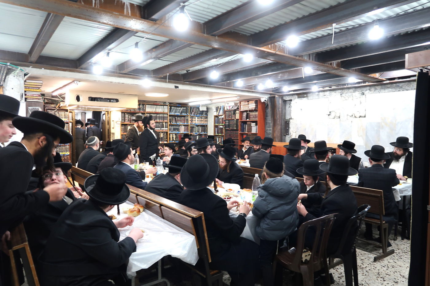 האדמו"ר מאשלג בעל ה"בני היכלא" בטיש כ"א אדר