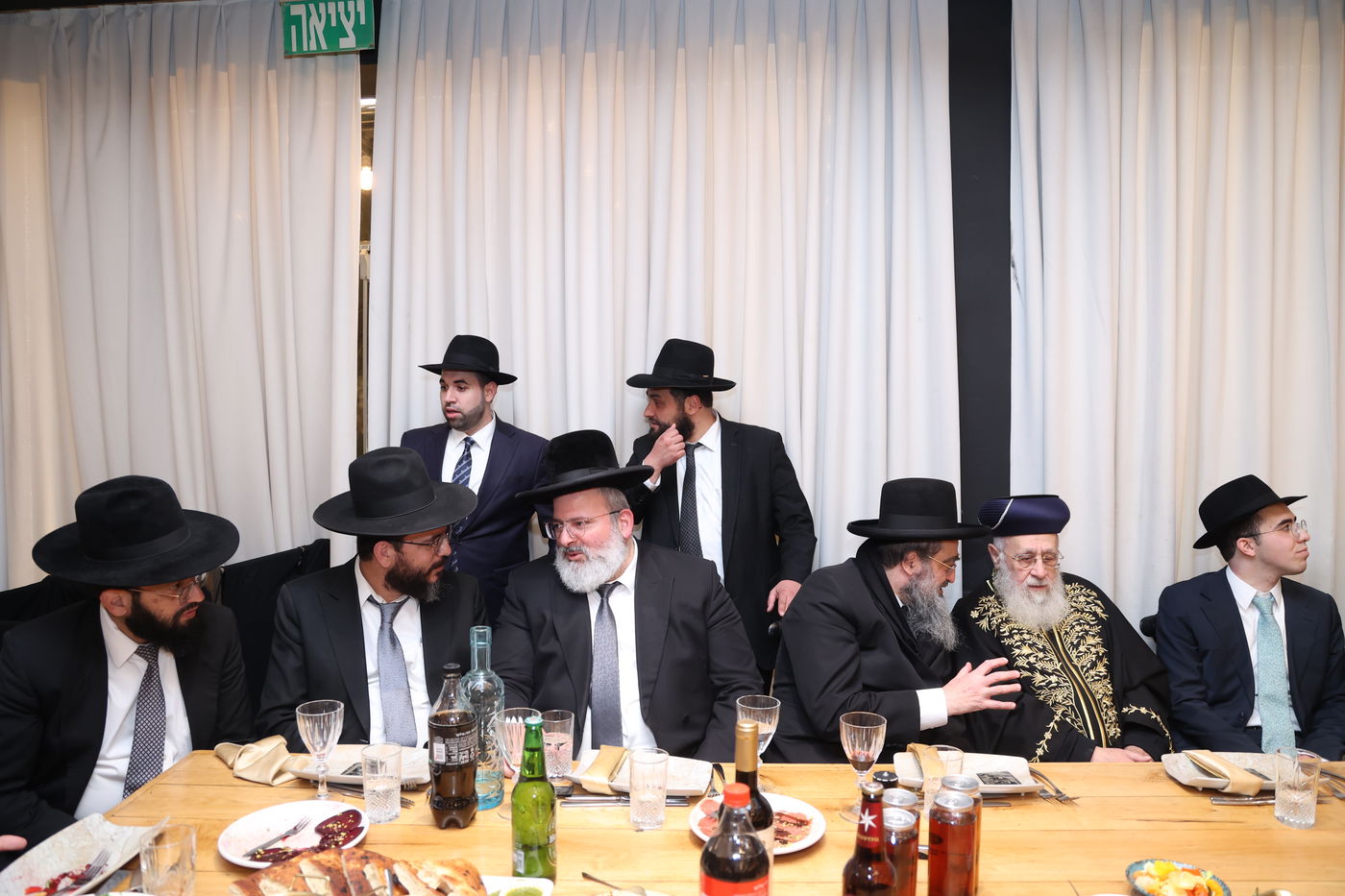 שמחת אירוסי נכדתם המשותפת של הרשל''צים הגר"י יוסף והגרש"מ עמאר