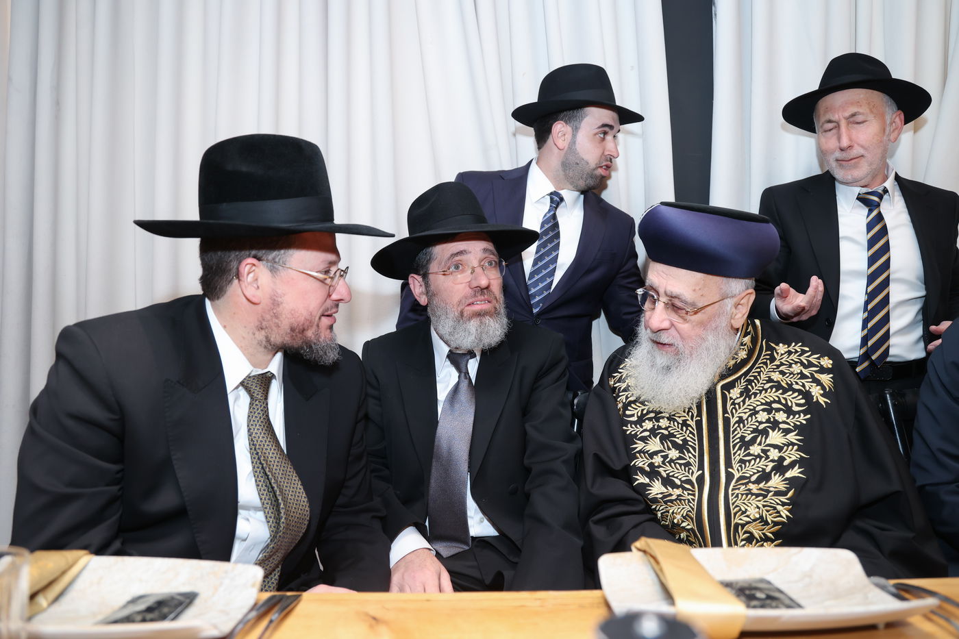 שמחת אירוסי נכדתם המשותפת של הרשל''צים הגר"י יוסף והגרש"מ עמאר