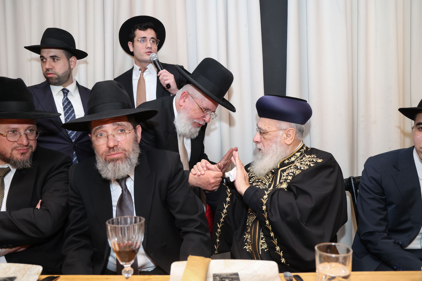 שמחת אירוסי נכדתם המשותפת של הרשל''צים הגר"י יוסף והגרש"מ עמאר