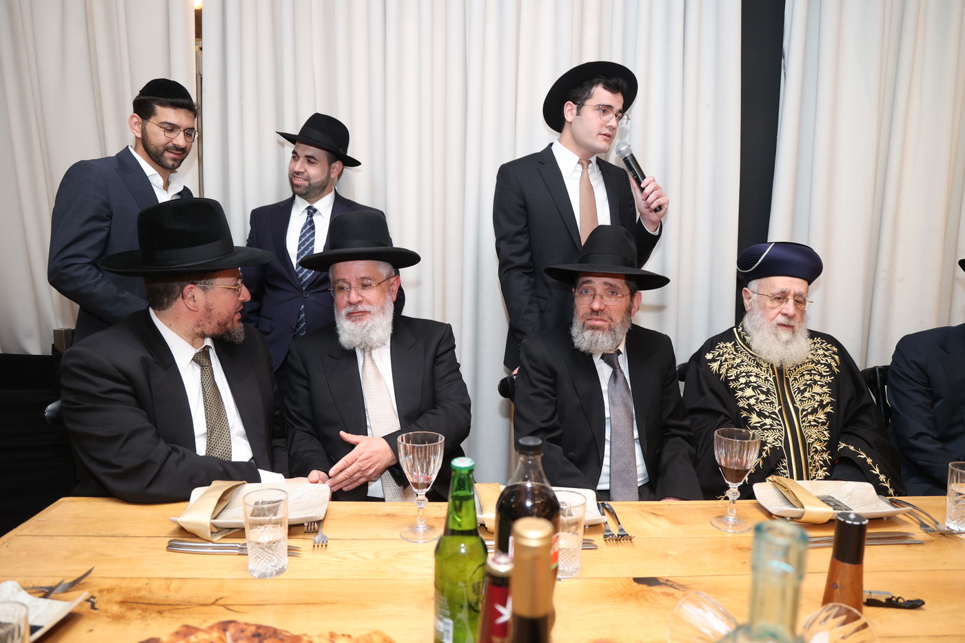 שמחת אירוסי נכדתם המשותפת של הרשל''צים הגר"י יוסף והגרש"מ עמאר