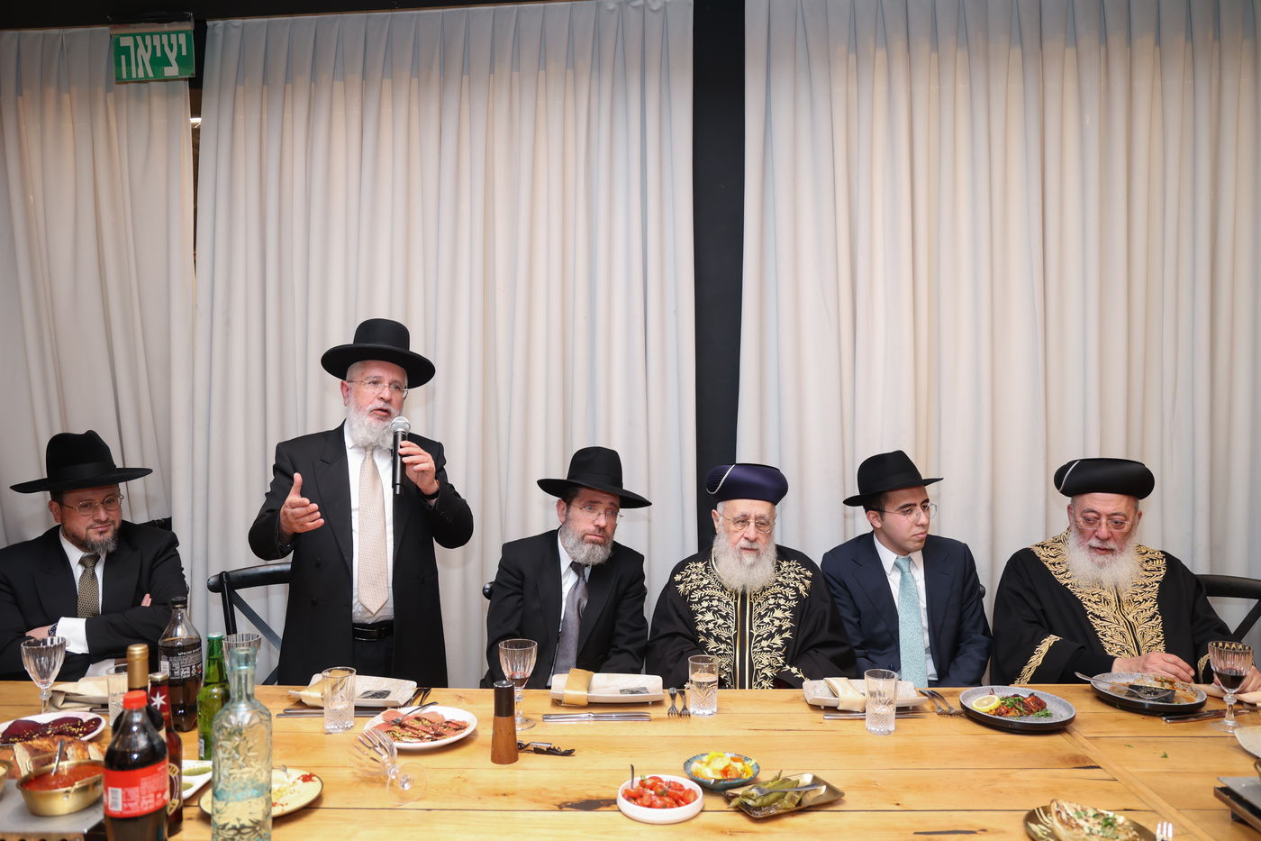 שמחת אירוסי נכדתם המשותפת של הרשל''צים הגר"י יוסף והגרש"מ עמאר