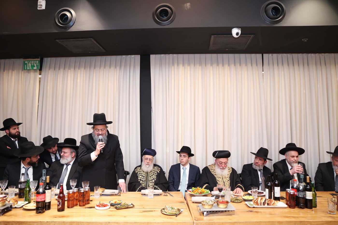 שמחת אירוסי נכדתם המשותפת של הרשל''צים הגר"י יוסף והגרש"מ עמאר