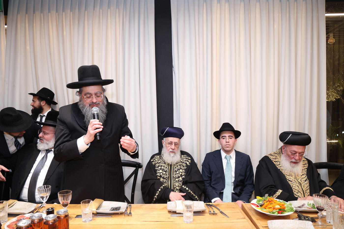 שמחת אירוסי נכדתם המשותפת של הרשל''צים הגר"י יוסף והגרש"מ עמאר