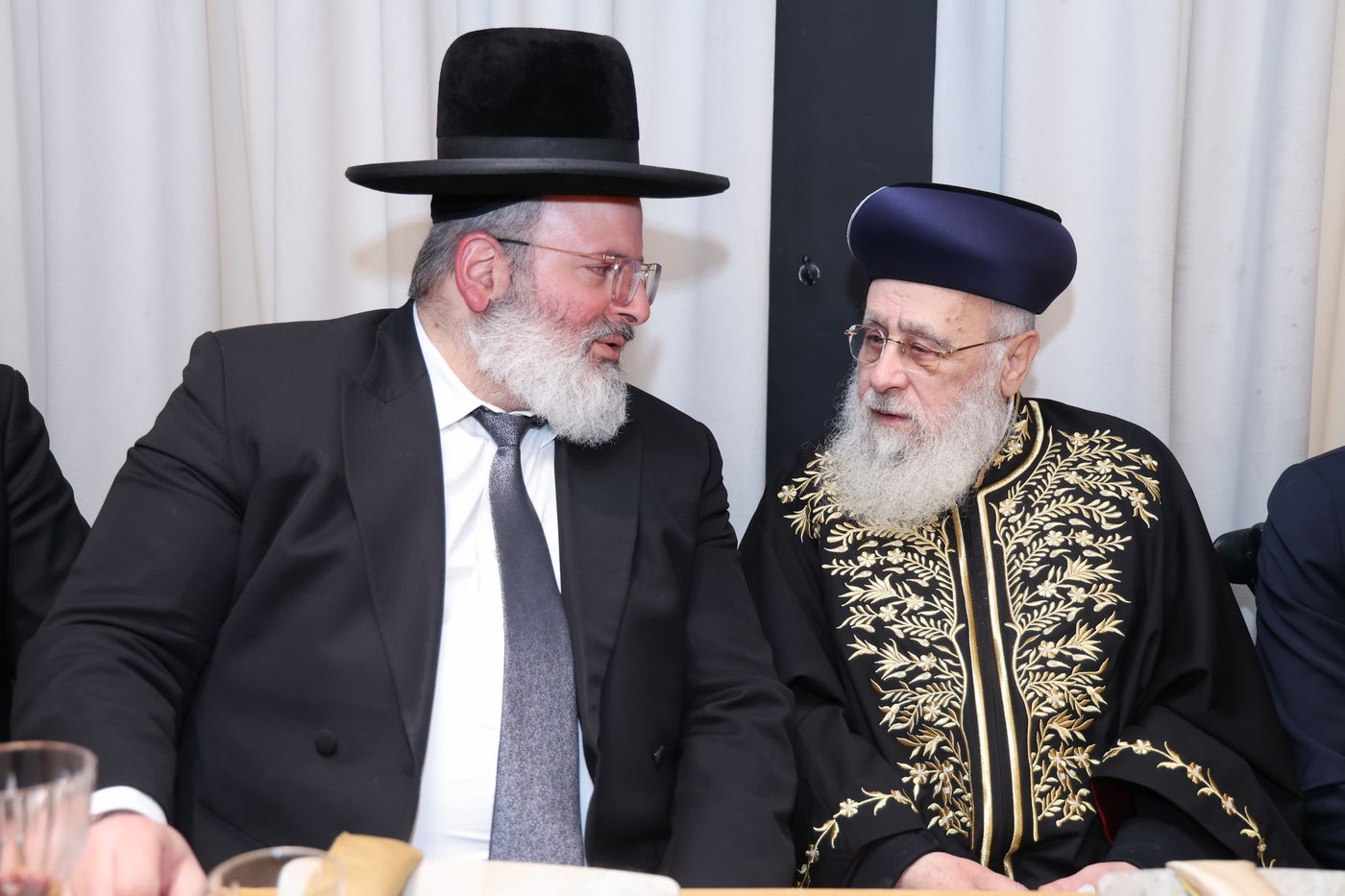 שמחת אירוסי נכדתם המשותפת של הרשל''צים הגר"י יוסף והגרש"מ עמאר