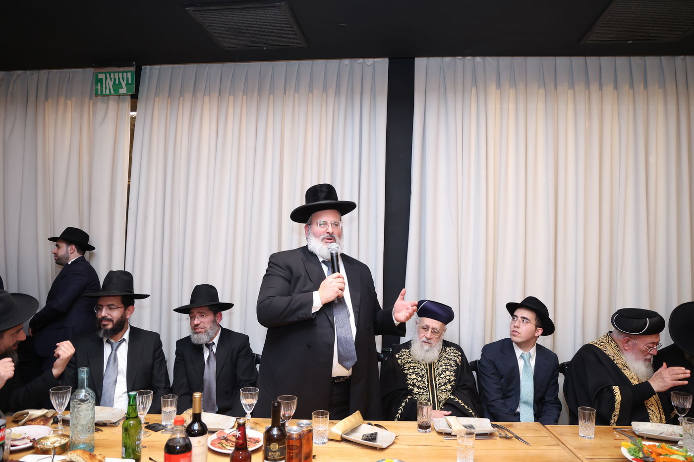 שמחת אירוסי נכדתם המשותפת של הרשל''צים הגר"י יוסף והגרש"מ עמאר