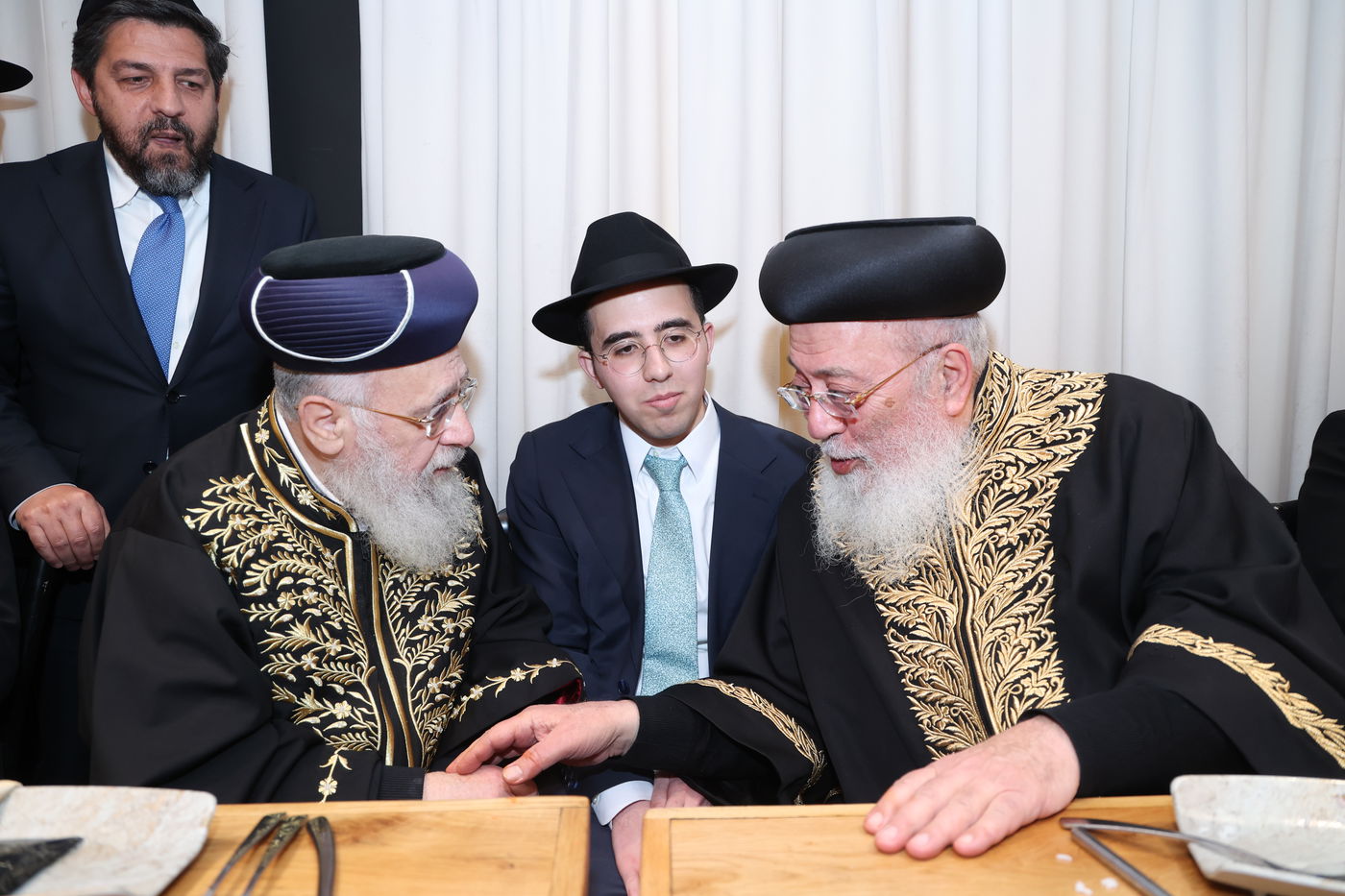 שמחת אירוסי נכדתם המשותפת של הרשל''צים הגר"י יוסף והגרש"מ עמאר