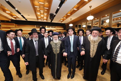 שמחת אירוסי נכדתם המשותפת של הרשל''צים הגר"י יוסף והגרש"מ עמאר