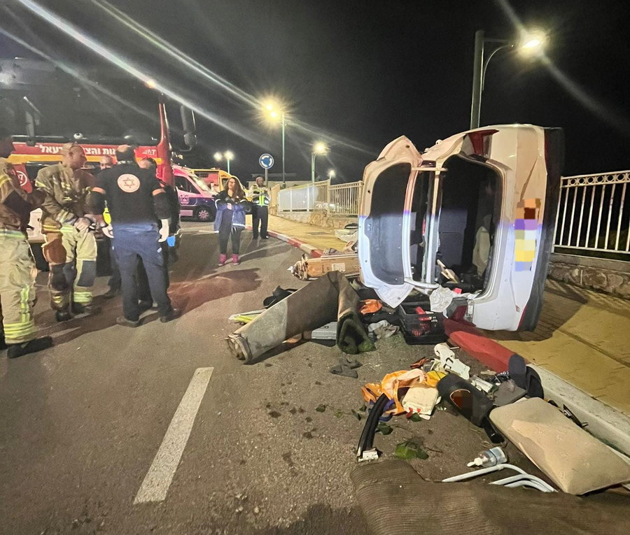 זירה מחרידה: הנהג איבד שליטה ונהרג במקום, הרכב התהפך על הצד