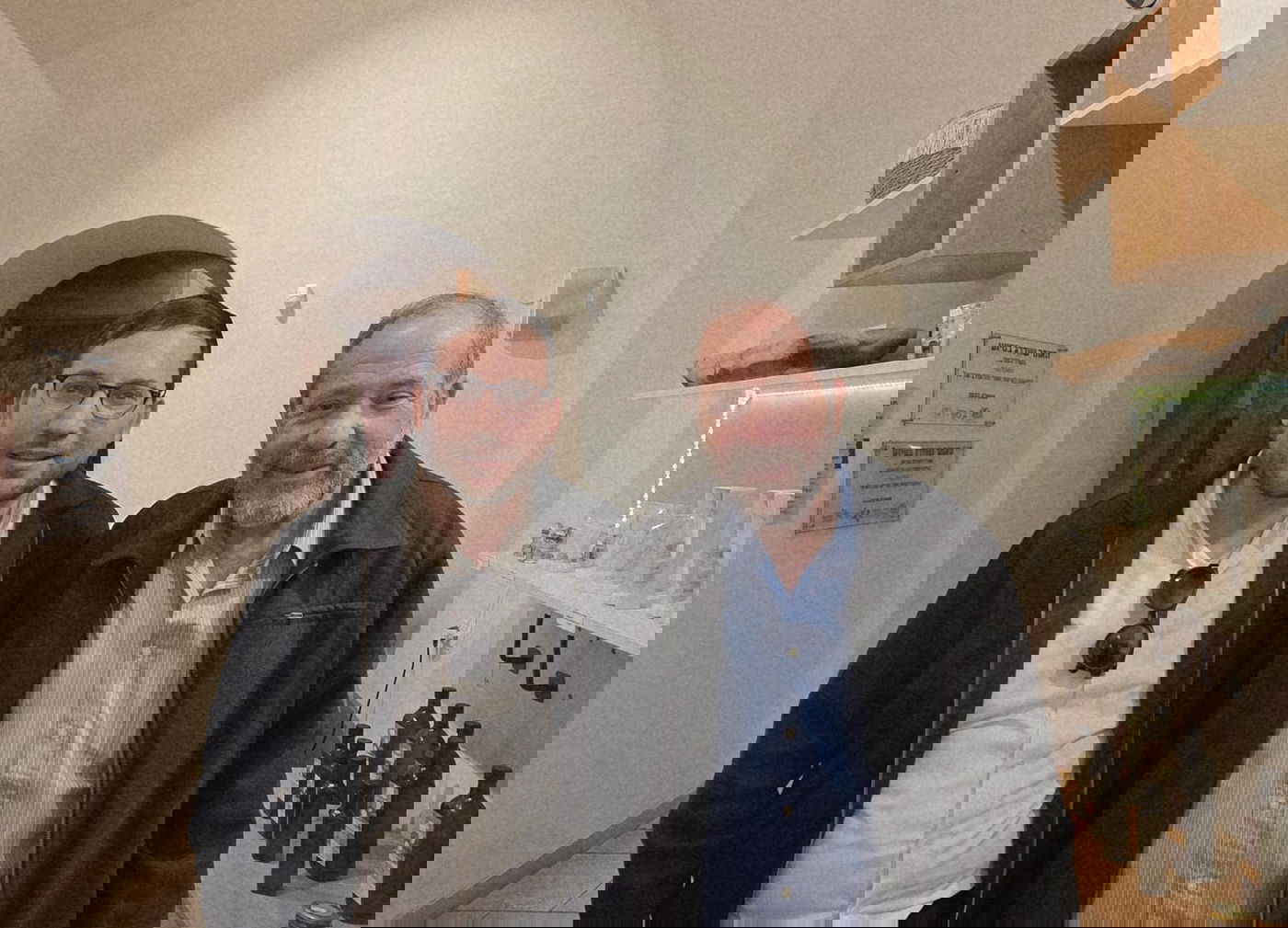 כותב השורות וד"ר נעם ארנון בבית הדסה בסיום הסיור