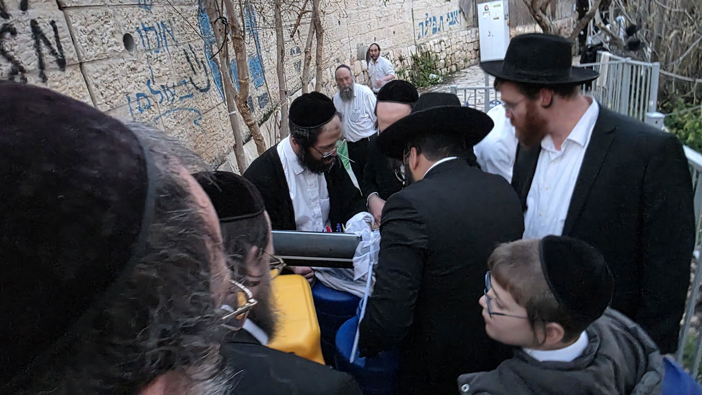 הרה"ג ר' שלום מאיר סיאני בשאיבת מים שלנו