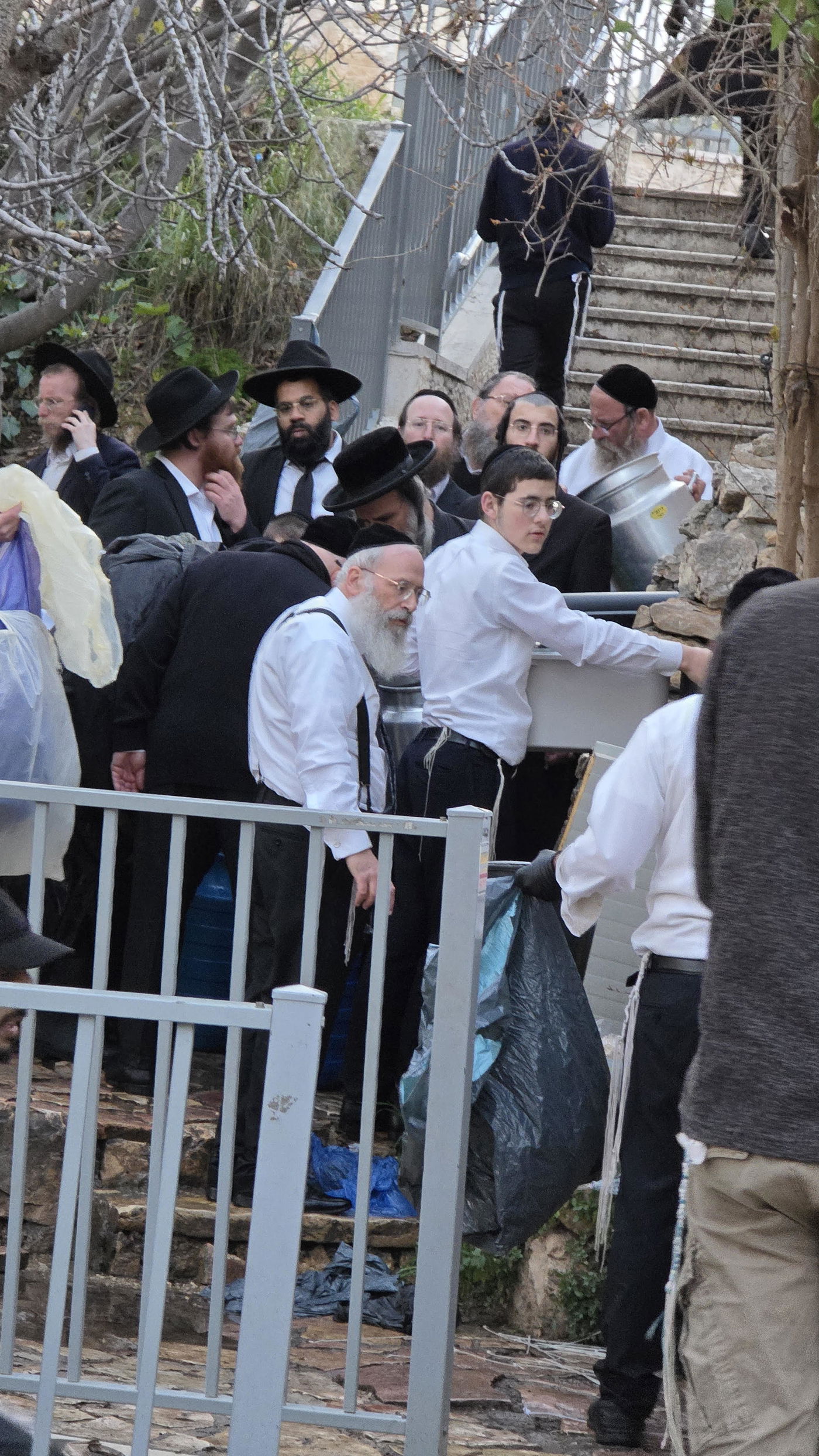 הרה"ג ר' שלום מאיר סיאני בשאיבת מים שלנו