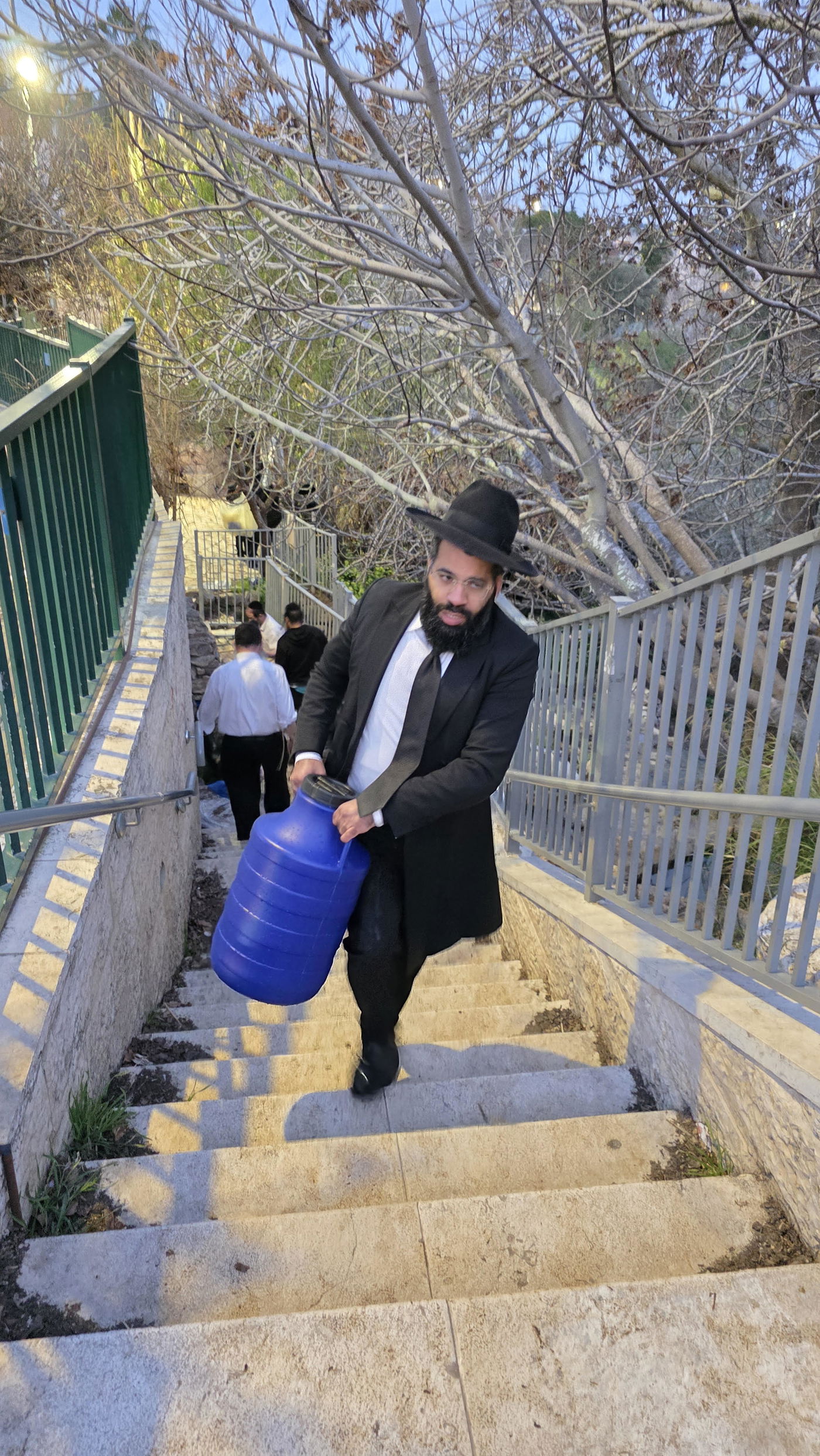 הרה"ג ר' שלום מאיר סיאני בשאיבת מים שלנו