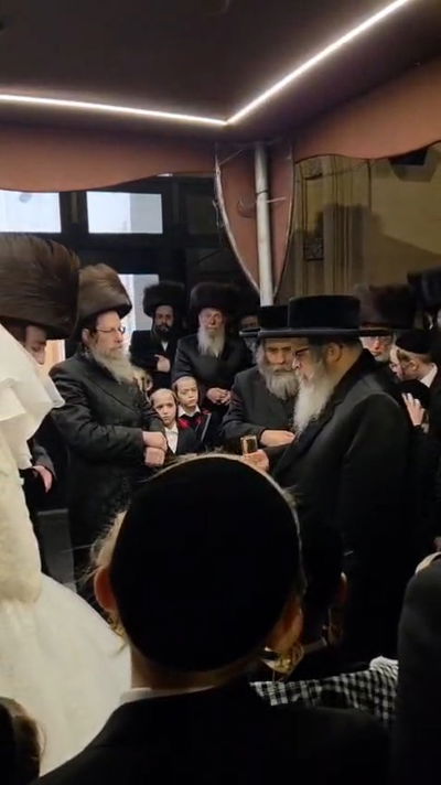 חזר לפעילות מלאה | הרבי מסאטמר שוחרר מבית החולים, ובערב קיבל קהל וסידר קידושין