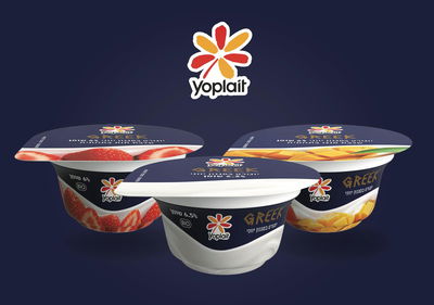 יוגורט בסגנון יווני עשיר עם שכבת פרי בתחתית