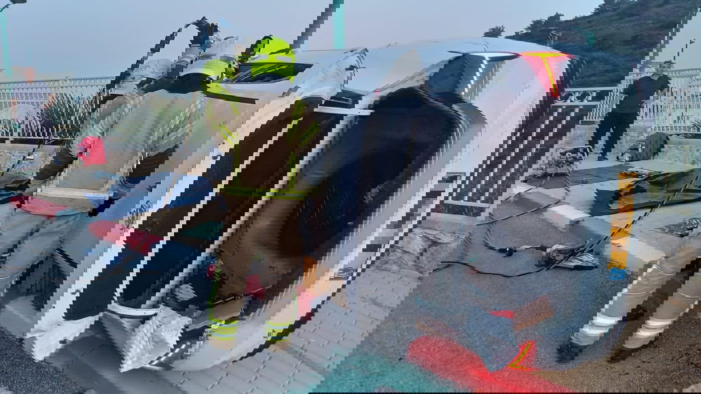 זירה מחרידה: הנהג איבד שליטה ונהרג במקום, הרכב התהפך על הצד