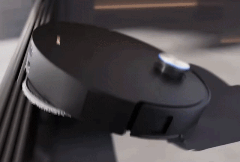 הרובוט שמשתנה תוך כדי תנועה: נכנס מתחת לרהיטים ומטפס למרפסת