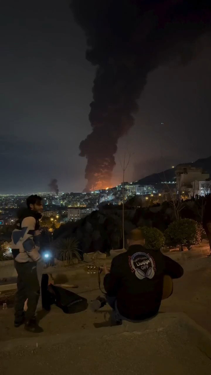 "רציתי לבנות חיים טובים יותר", הצעיר שר מול קהל צופים