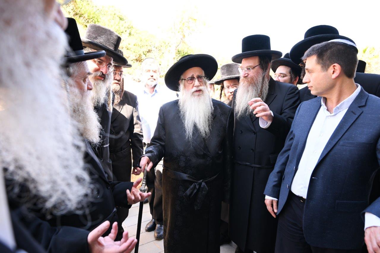 האדמו"ר מצאנז בחנוכת מחלקת יולדות ממוגנת במרכז הרפואי צאנז