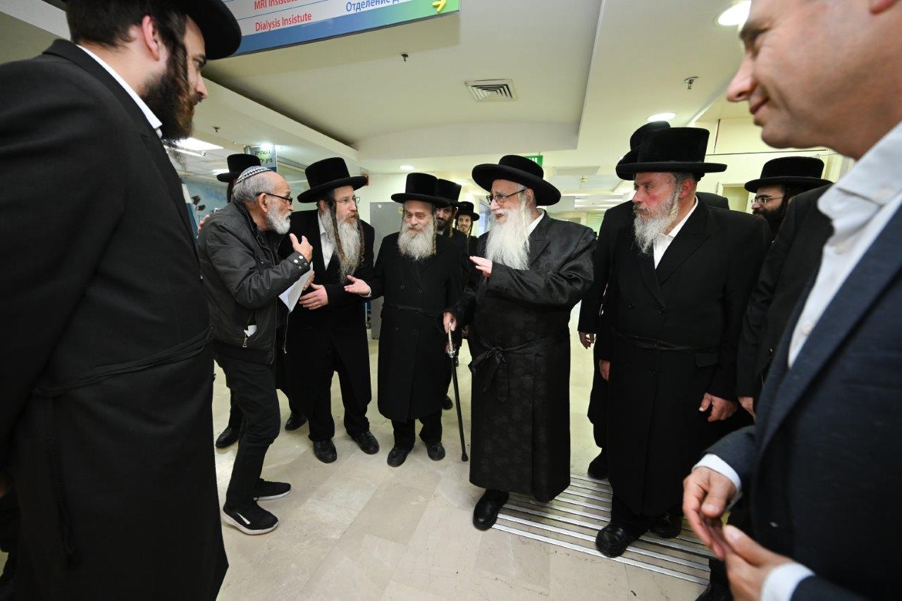 האדמו"ר מצאנז בחנוכת מחלקת יולדות ממוגנת במרכז הרפואי צאנז