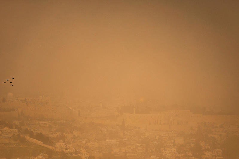התחזית: גשמים מקומיים, אובך, הגבלות ראות, גשמים וסופות חול