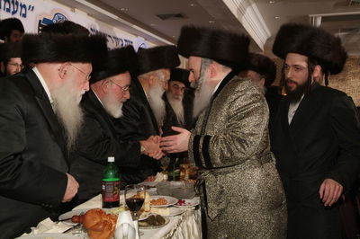 האדמו"ר מבאבוב עם הרה"ח ר' משה מאיר איינהורן ז"ל