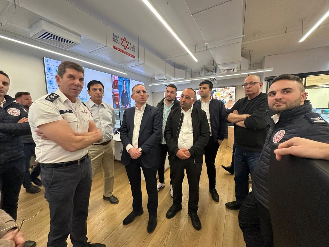 מנכ״ל משרד הפנים בביקור במטה מד"א