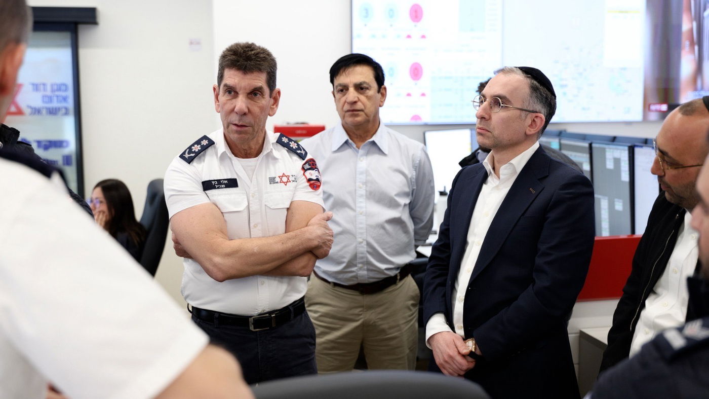 מנכ״ל משרד הפנים בביקור במטה מד"א