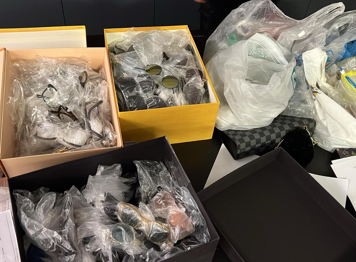 הגניבה בחנות המשקפיים