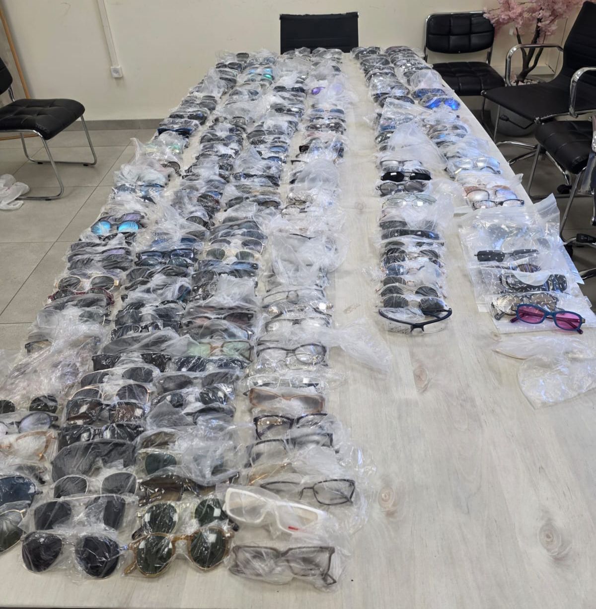 הגניבה בחנות המשקפיים