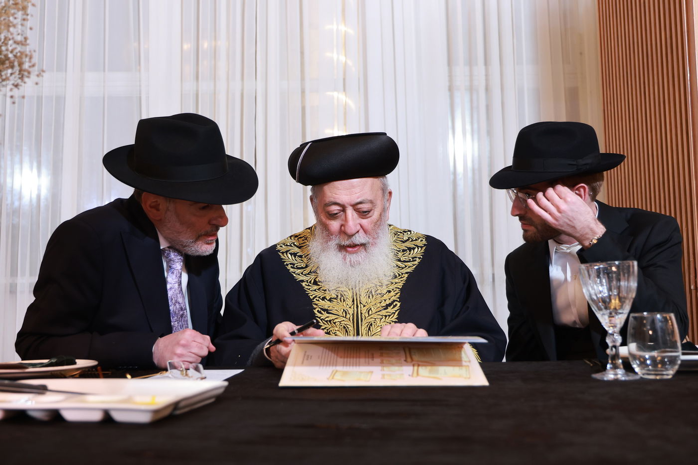 שמחת נישואי נכד הגאון רבי יצחק כהן