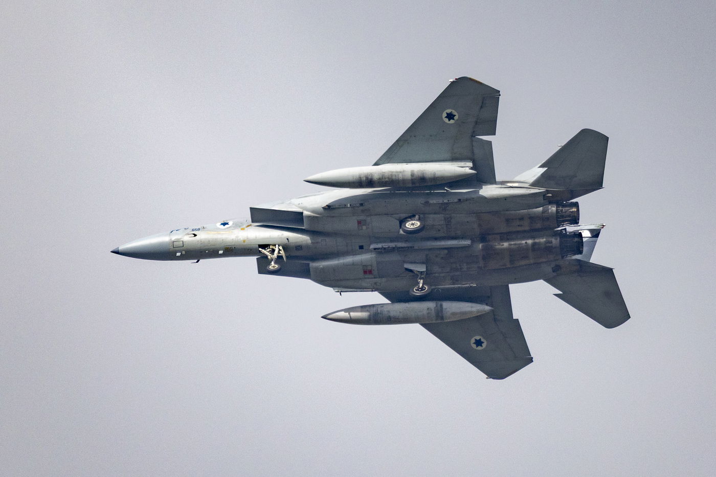 מטוס קרב בשמי ישראל במהלך המלחמה