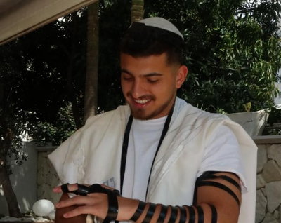 הזמר הישראלי הגיע לכותל: "אני מדבר הרבה עם הקדוש ברוך הוא"