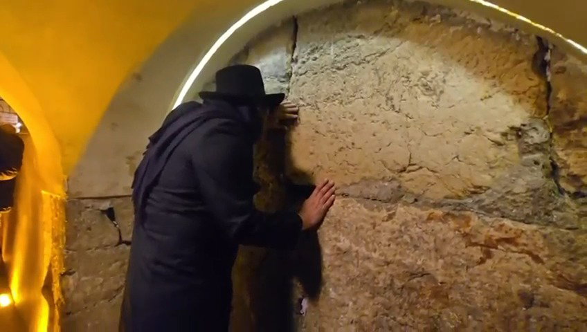 בצל המלחמה: הגאון הינוקא תפילה מיוחדת בירושלים