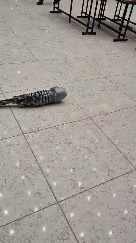 הרסיס בתוך בית הכנסת