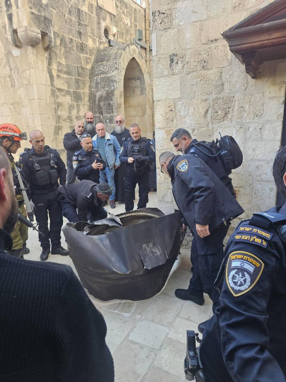 נפילת חלקי טיל בעיר העתיקה בירושלים