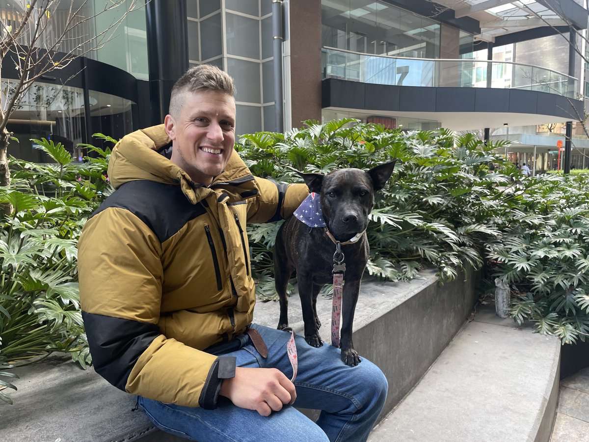 פול קונינגהאם חצד כלבתו רוז אותה הצליח לרפא מהמחלה