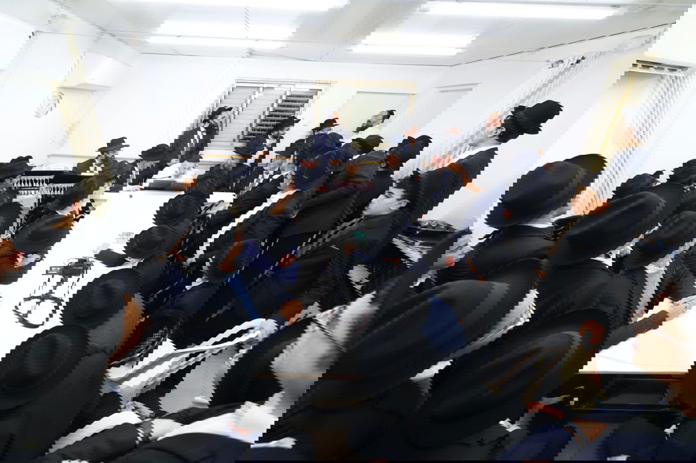 ילדי חניכי הישיבות אצל הגר"ד לנדו