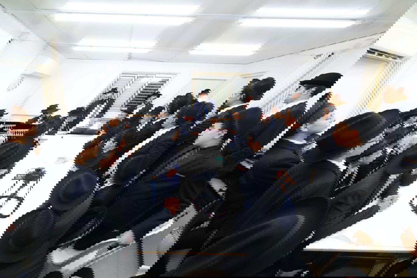 ילדי חניכי הישיבות אצל הגר"ד לנדו