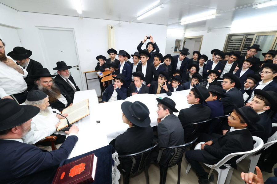 ילדי חניכי הישיבות אצל הגר"ד לנדו