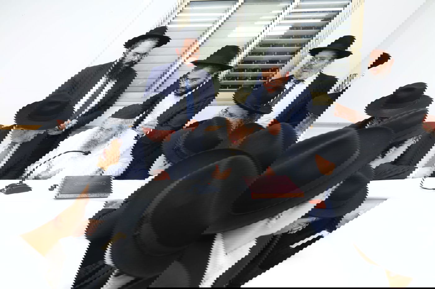 ילדי חניכי הישיבות אצל הגר"ד לנדו