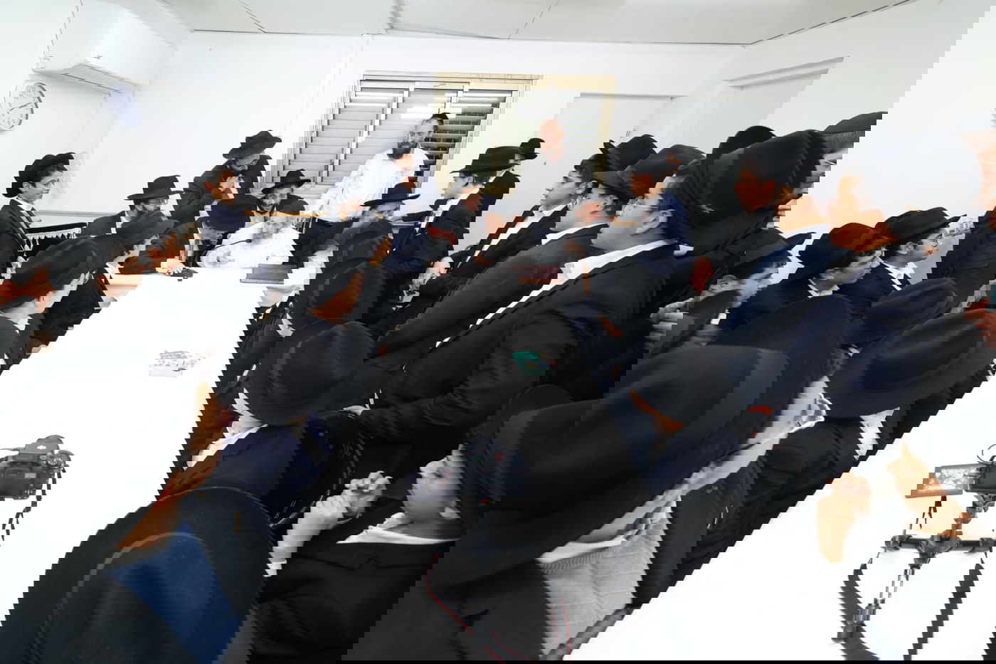 ילדי חניכי הישיבות אצל הגר"ד לנדו