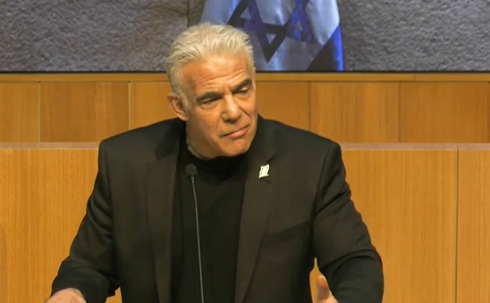 לפיד ניסה להסביר: "לא נהוג להגיש אי-אמון בזמן מלחמה, אבל בכל זאת הגשתי"