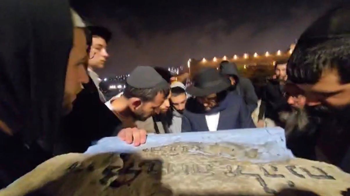 בצל המלחמה: הגאון הינוקא תפילה מיוחדת בירושלים