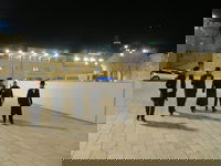 האדמו"ר מביאלה בית שמש בתפילה בכותל המערבי