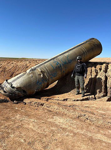 חלקי טיל ששוגר לישראל עם פתיחת המלחמה