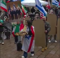 צהלולים ויורש מקרטון: הפזורה האיראנית בבריטניה חגגה את מינוי של מוג'תבא 