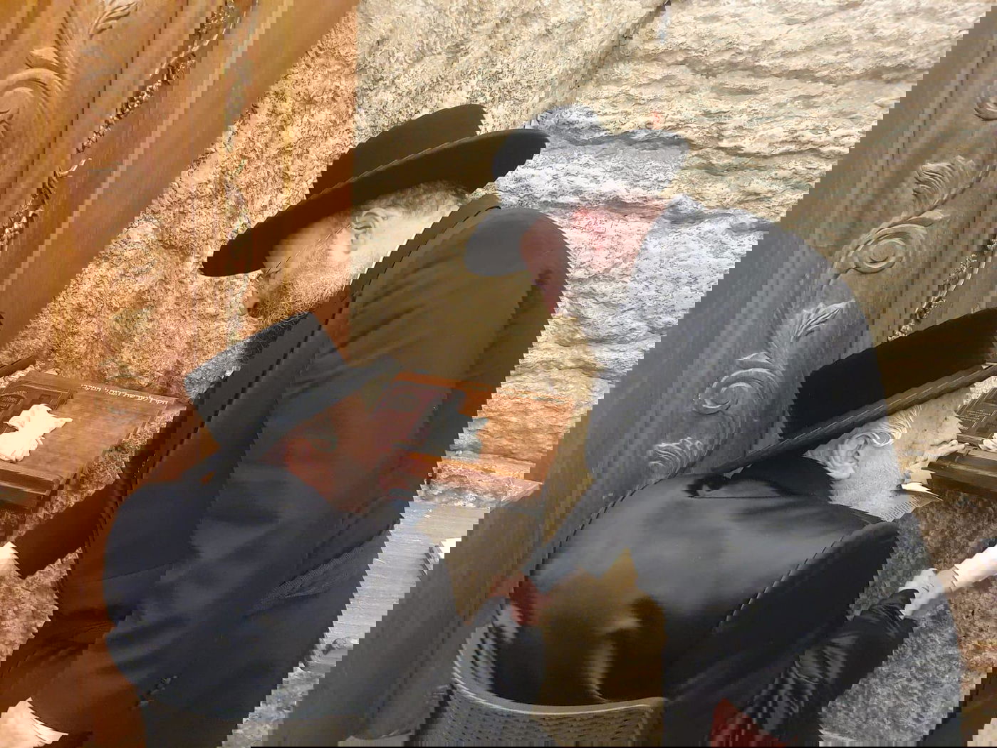 האדמו"ר מקופיטשניץ ברחבת הכותל המערבי