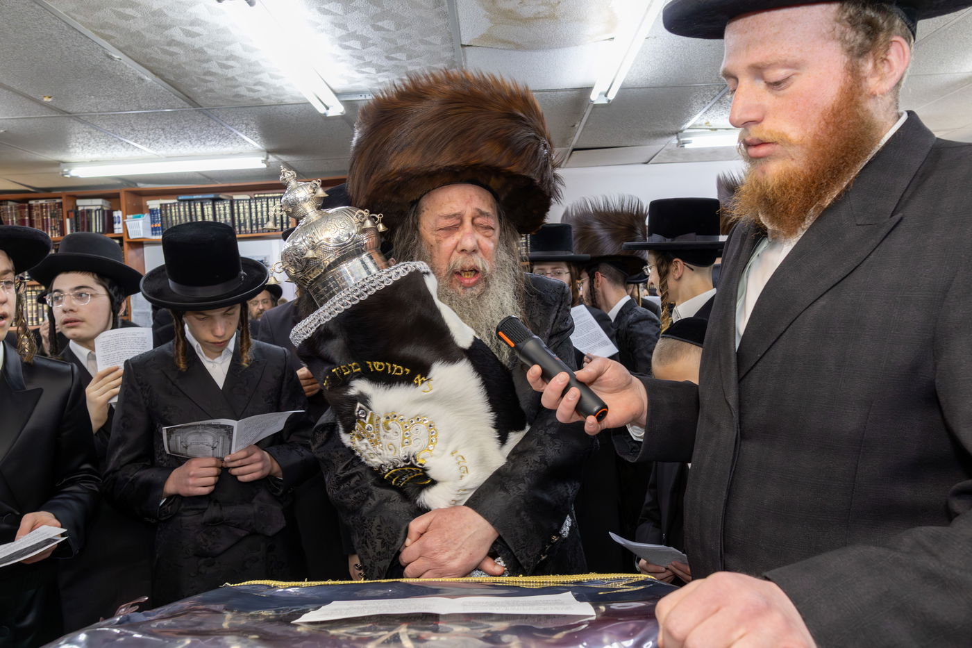 הכנסת ס"ת ושבע ברכות בחצה"ק זוועהיל