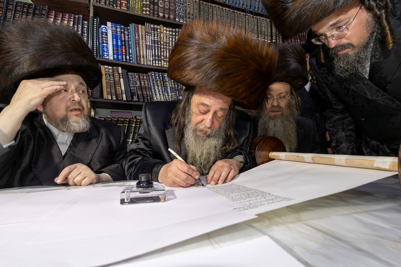 הכנסת ס"ת ושבע ברכות בחצה"ק זוועהיל